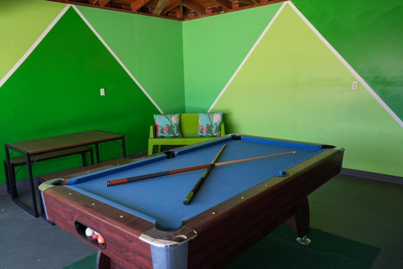 The Pink Cactus - Desert Retreat - Luxe Pool, Golf & Game Room Индиоу Екстериор снимка
